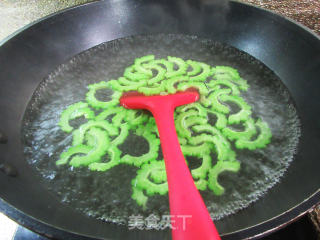 苦瓜炒白苋菜的做法步调：3