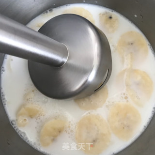 喷鼻蕉牛奶的做法步调：5