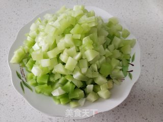 莴笋炒肉沫的做法步调：1