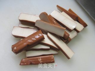 鸡蛋干拌裙带菜的做法步调：3