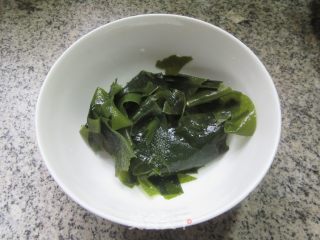 鸡蛋干拌裙带菜的做法步调：5