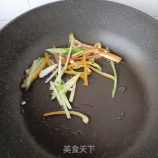 莴苣丝炒章鱼腿的做法步调：9