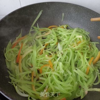 莴苣丝炒章鱼腿的做法步调：12