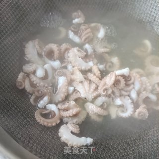 莴苣丝炒章鱼腿的做法步调：5