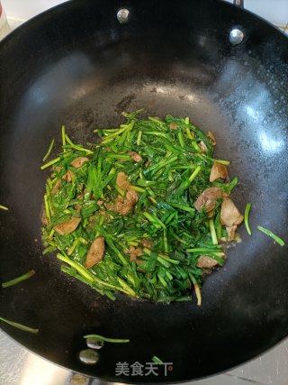 韭菜炒鸡肝的做法步调：8