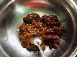 喷鼻菇牛肉酱的做法步调：3