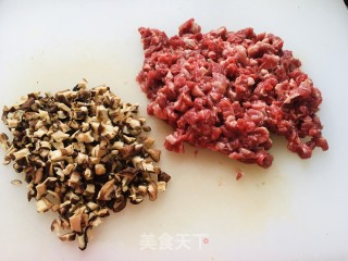 喷鼻菇牛肉酱的做法步调：2