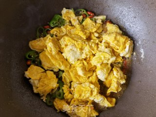 孜然炒鸡蛋的做法步调：9
