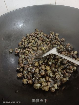 田螺焖鸭足的做法步调：2