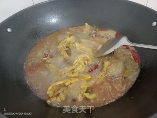 田螺焖鸭足的做法步调：5