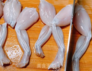 喷鼻辣牛蛙的做法步调：1