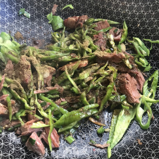 青椒炒腊牛肉的做法步调：6