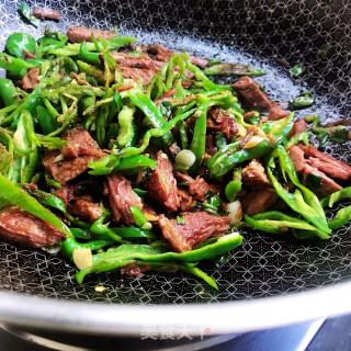 青椒炒腊牛肉的做法步调：8