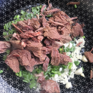 青椒炒腊牛肉的做法步调：5