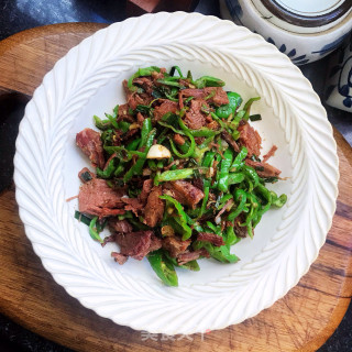 青椒炒腊牛肉的做法步调：10