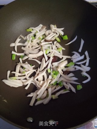 杏鲍菇炒鸡蛋的做法步调：5