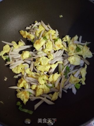 杏鲍菇炒鸡蛋的做法步调：6