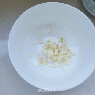 金针菇拌喷鼻菜的做法步调：2