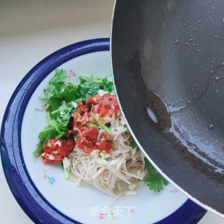 金针菇拌喷鼻菜的做法步调：7