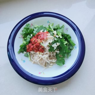 金针菇拌喷鼻菜的做法步调：5