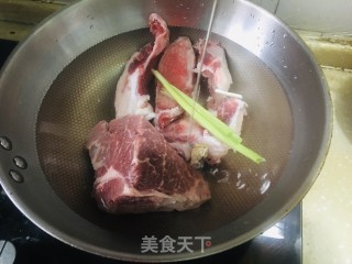 牛肉汤里的做法步调：1