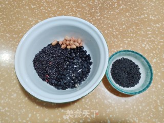乌米乌豆乌芝麻米糊的做法步调：1