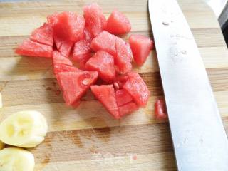 喷鼻蕉牛奶雪糕的做法步调：3