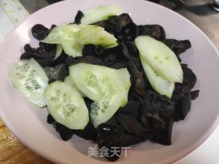 黄瓜拌木耳的做法步调：3