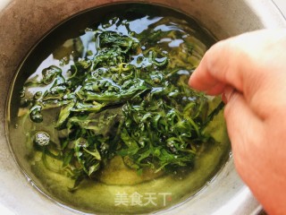 凉拌苦苦菜的做法步调：1