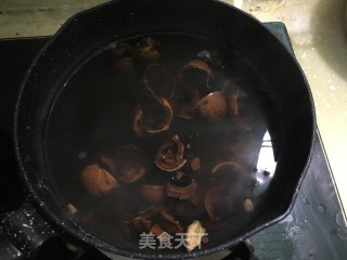 核桃壳煮鸡蛋的做法步调：4