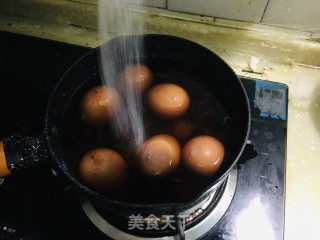 核桃壳煮鸡蛋的做法步调：6