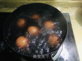 核桃壳煮鸡蛋的做法步调：8