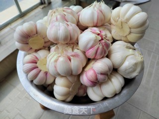 炸蒜蓉的做法步调：1