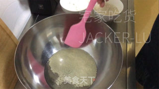 免揉齐麦法棍，麦喷鼻味实足，焦坚中壳，越嚼越喷鼻，安康出承担。的做法步调：1