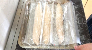 免揉齐麦法棍，麦喷鼻味实足，焦坚中壳，越嚼越喷鼻，安康出承担。的做法步调：15