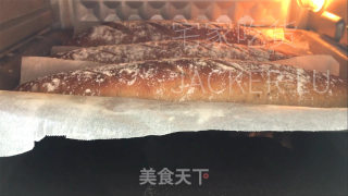 免揉齐麦法棍，麦喷鼻味实足，焦坚中壳，越嚼越喷鼻，安康出承担。的做法步调：18