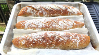 免揉齐麦法棍，麦喷鼻味实足，焦坚中壳，越嚼越喷鼻，安康出承担。的做法步调：19