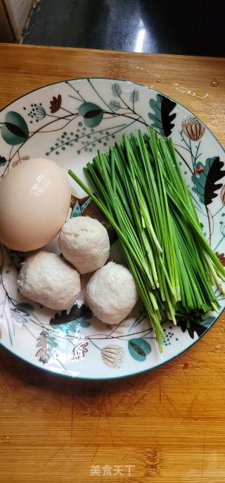 韭菜鸡蛋丸子汤的做法步调：1
