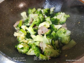 肉片炒西蓝花的做法步调：8