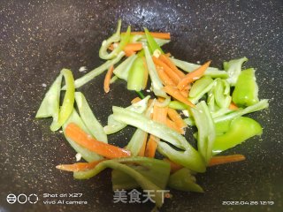 乌木耳炒鸡蛋的做法步调：3