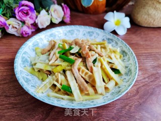小竹笋炒肉的做法步调：7