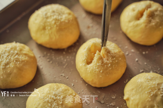 黄油蒜喷鼻小里包的做法步调：4