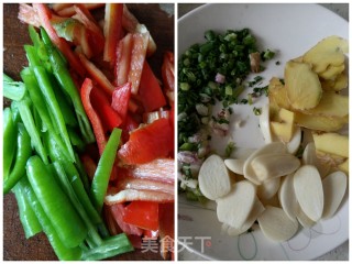 单椒炒猪肚的做法步调：2