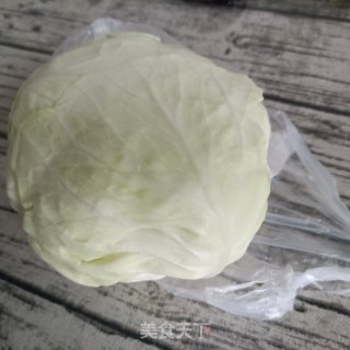 香肠炒年夜头菜的做法步调：1