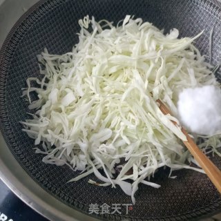 香肠炒年夜头菜的做法步调：5