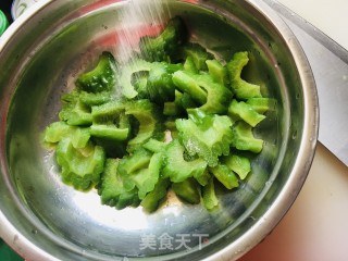 凉拌苦瓜的做法步调：7