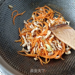 肉丝胡萝卜炒年夜头菜的做法步调：6