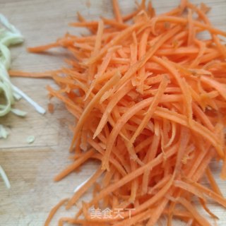 肉丝胡萝卜炒年夜头菜的做法步调：3