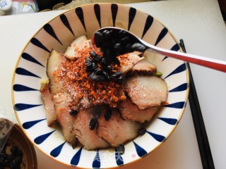 萝卜干蒸腊肉的做法步调：7