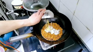 喷鼻菇炸酱里的做法步调：4